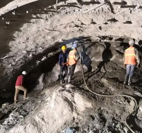 黄埔隧道拱顶带模注浆料，微膨胀注浆料的特点及施工工艺